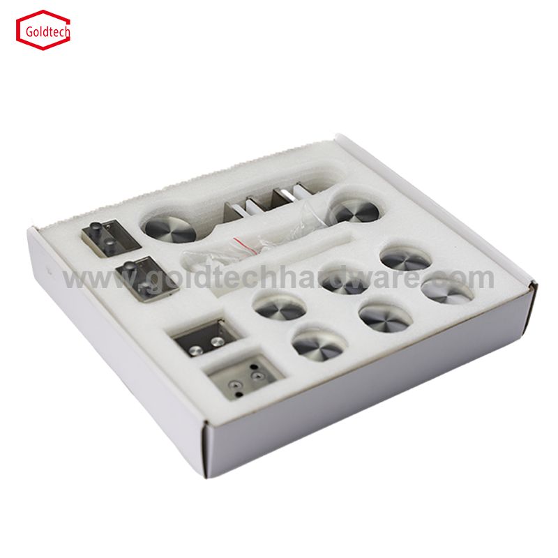 Duscht&uuml;rbeschl&auml;ge