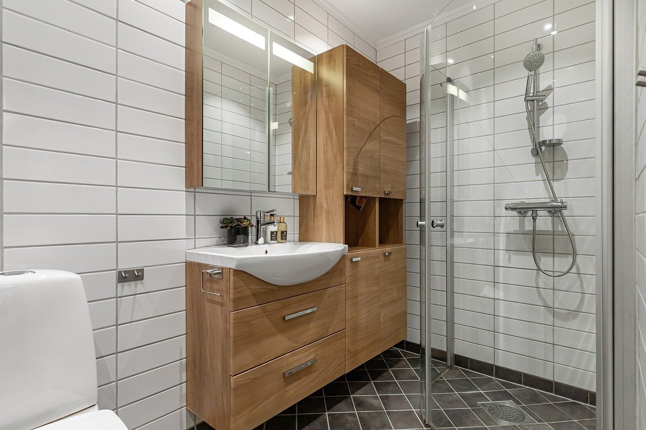 Rahmenlose Duschbeschläge für einen eleganten Look