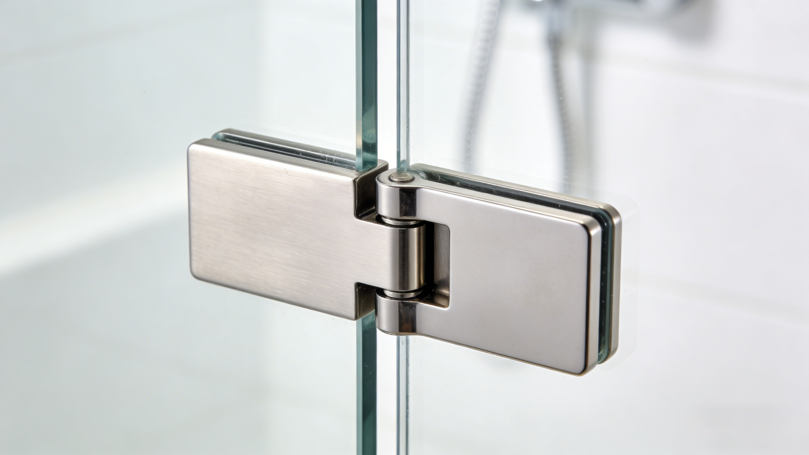 So verbinden Sie das Glasduschscharnier mit dem Glas？